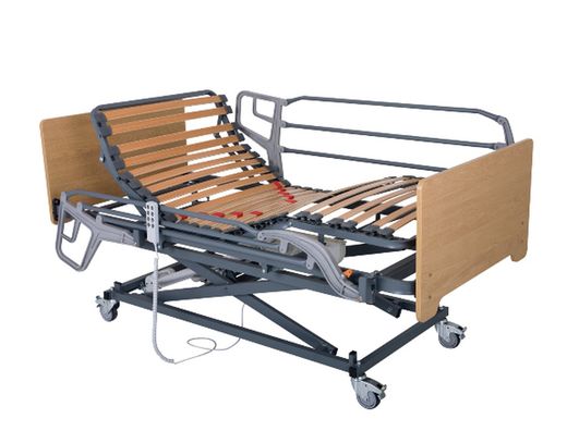 Cama Hospitalaria Geriátrica marca Star con los complementos de la fotografía